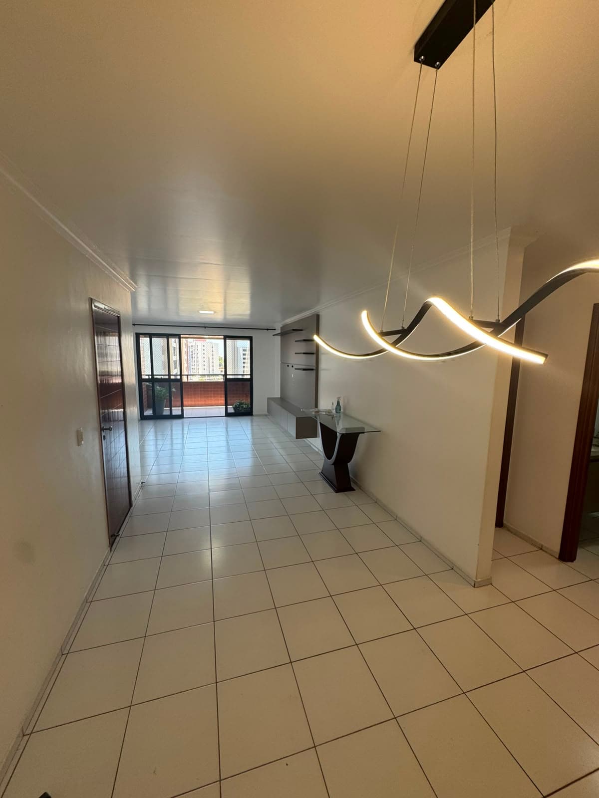 Apartamento com 3 quartos, sendo 2 suítes no Jardim Oceania